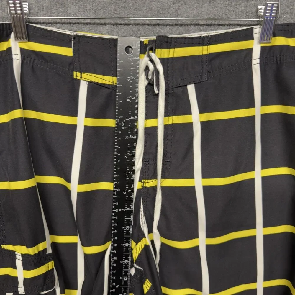 Billabong Swim Shorts Mens 34 Black Plaid Board Trunks Quick Dry Surf Cargo Y2K